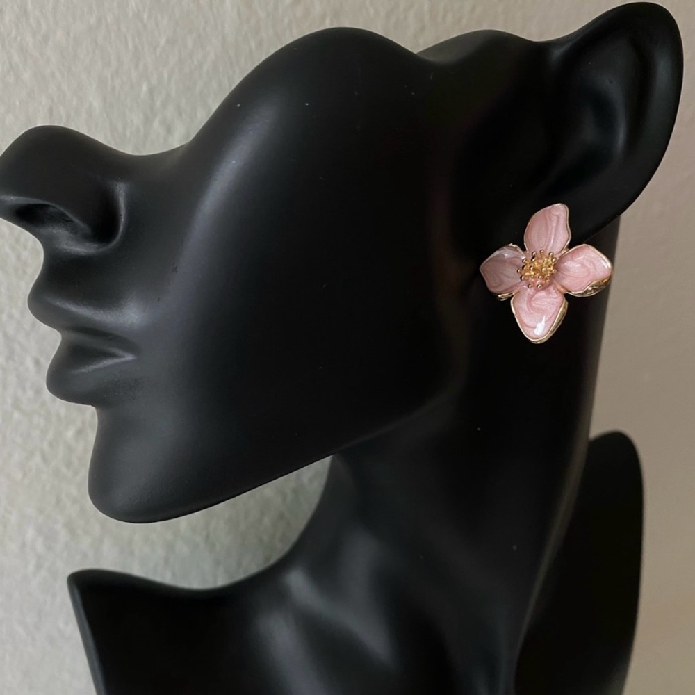 Elegant Pink Flower Earrings